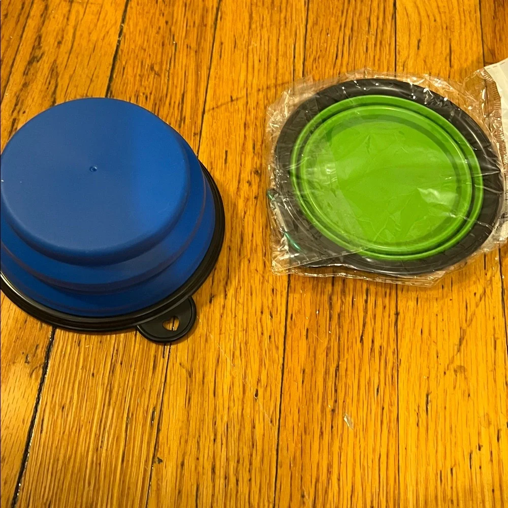 Collapsible Blue and Green Pet Bowls